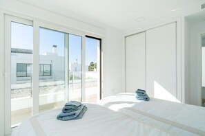3 bedrooms, iron/ironing board, Internet