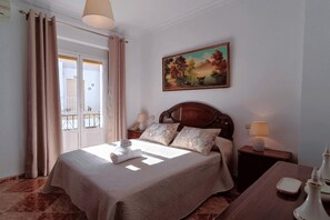 5 bedrooms, travel cot - Country House Cuevas Bajas by Genil River (Cuevas Bajas, Málaga)