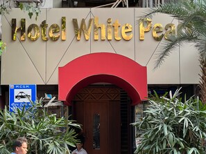 Exterior detail - White Pearl Colaba (Mumbai)