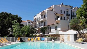 Pool - Apartment in Pietra Ligure (Pietra Ligure)