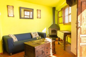 Smart TV, fireplace, DVD player - Holiday home in Carcabuey (Carcabuey)