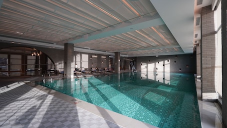 Indoor pool. WANDA REALM Yan'an