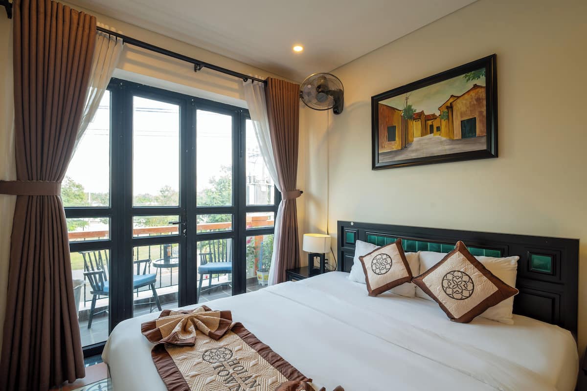 Deluxe Double Room, 1 Double Bed, Balcony, City View | Hypo-allergenic bedding, minibar, free WiFi
