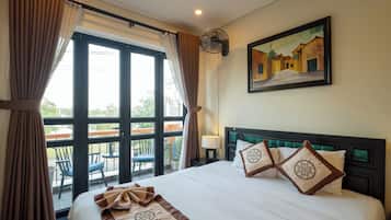 Habitación Deluxe doble, 1 cama doble, balcón, vistas a la ciudad | Ropa de cama hipoalergénica, minibar, wifi gratis