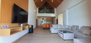 Smart TV - Nordic style: Spacious 600 sq.m, sleeps 22 comfortably. Perfect for large groups (Tambon Pong Ta Long)