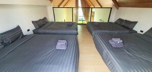 6 bedrooms, WiFi, bed sheets - Nordic style: Spacious 600 sq.m, sleeps 22 comfortably. Perfect for large groups (Tambon Pong Ta Long)