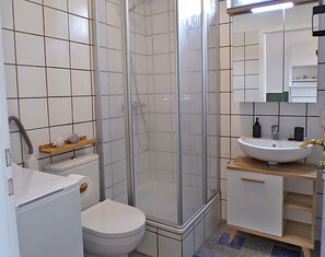 Umweltfreundliche Kosmetikartikel, Haartrockner, Handtücher, Seife