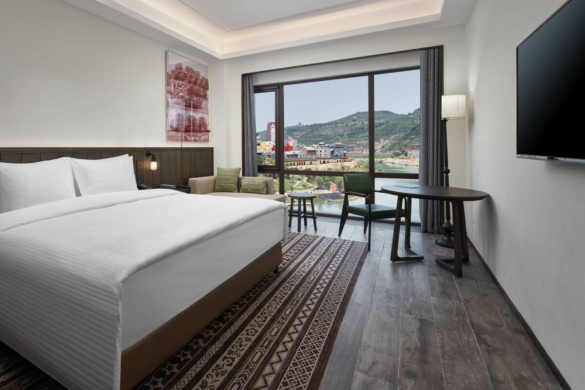 Desk, iron/ironing board, rollaway beds, bed sheets