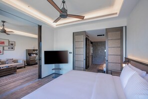 Bureau, fer et planche à repasser, lits pliants/supplémentaires