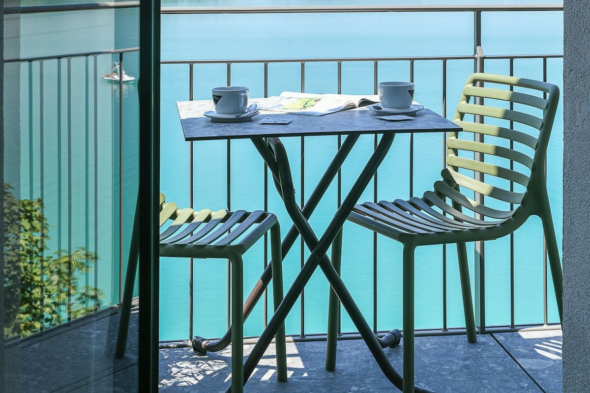 Tweepersoonskamer, balkon, uitzicht op meer | Terras