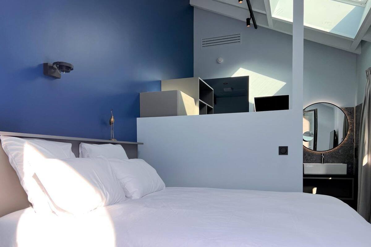 Camera doppia, balcone, vista lago | Ferro/asse da stiro, Wi-Fi gratuito, lenzuola