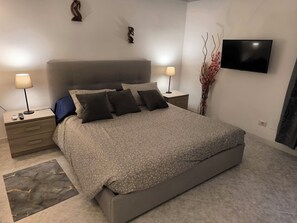 1 chambre, fer et planche à repasser, lit parapluie, Wi-Fi gratuit