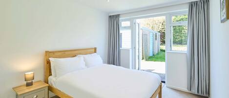 Studio, Accessible | 2 bedrooms, desk