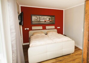 House, 3 Bedrooms, Smoking, Balcony | 3 bedrooms