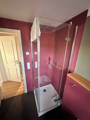 Apartment, 2 Schlafzimmer, Balkon, Gartenblick | Badezimmer