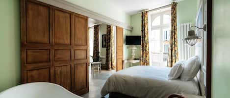 Romantic Apartment, City View