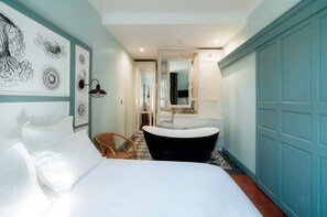 Romantic Apartment, City View | Premium bedding, pillowtop beds, soundproofing, iron/ironing board