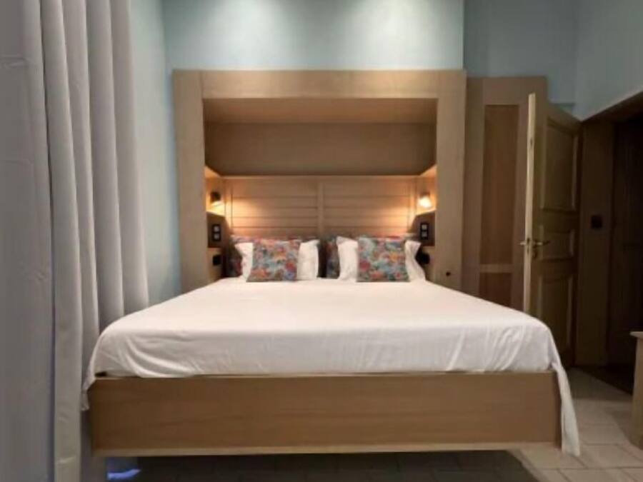 Comfort Studio | Egyptian cotton sheets, premium bedding, down duvets, pillow-top beds