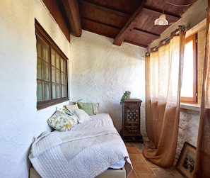 1 bedroom, iron/ironing board, WiFi, bed sheets - The Suite (Valliguières)