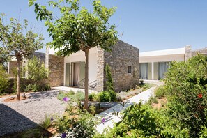 Exterior - Aequora Villa I - Beachfront, 5 min away from the Golden Beach, Infinity Pool (Paros, Cyclades)