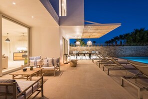 Outdoor dining - Aequora Villa I - Beachfront, 5 min away from the Golden Beach, Infinity Pool (Paros, Cyclades)