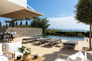 Outdoor dining - Aequora Villa I - Beachfront, 5 min away from the Golden Beach, Infinity Pool (Paros, Cyclades)