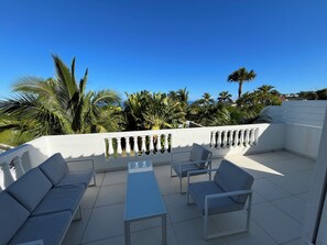 Property grounds - Villa Mahé with pool and sea view (Saint-Paul)