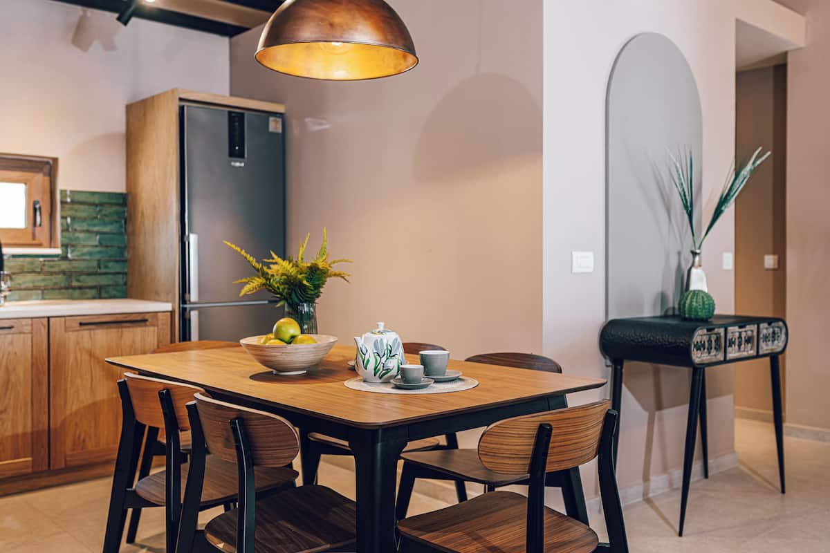Aether Villa | Dapur pribadi | Lemari es besar, microwave, oven, dan kompor