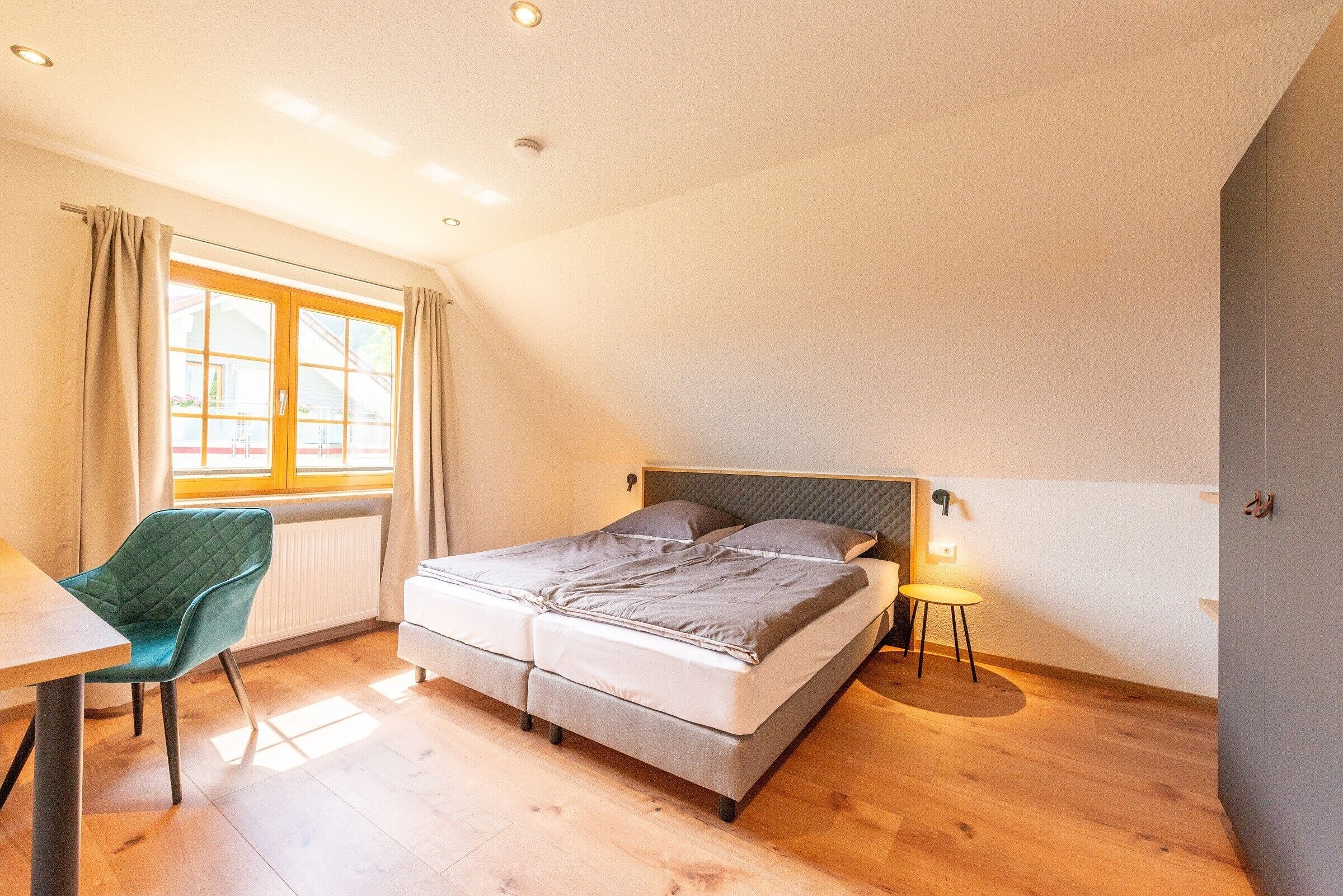 3 bedrooms, iron/ironing board, WiFi (free), bed sheets