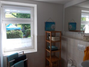 تجهيزات دش، مجففات شعر، مناشف