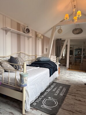 2 camere, ferro/asse da stiro, Wi-Fi gratuito, lenzuola