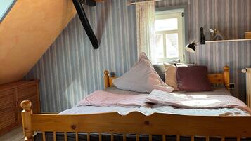 2 slaapkamers, een strijkplank/strijkijzer, gratis wifi, beddengoed