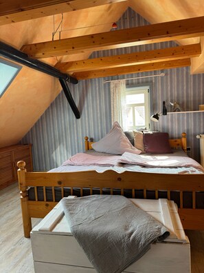 2 makuuhuonetta, silitysrauta/-lauta, ilmainen Wi-Fi, vuodevaatteet