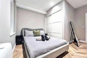 3 slaapkamers, een bureau, een strijkplank/strijkijzer, gratis wifi