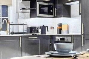 Fridge, microwave, oven, stovetop