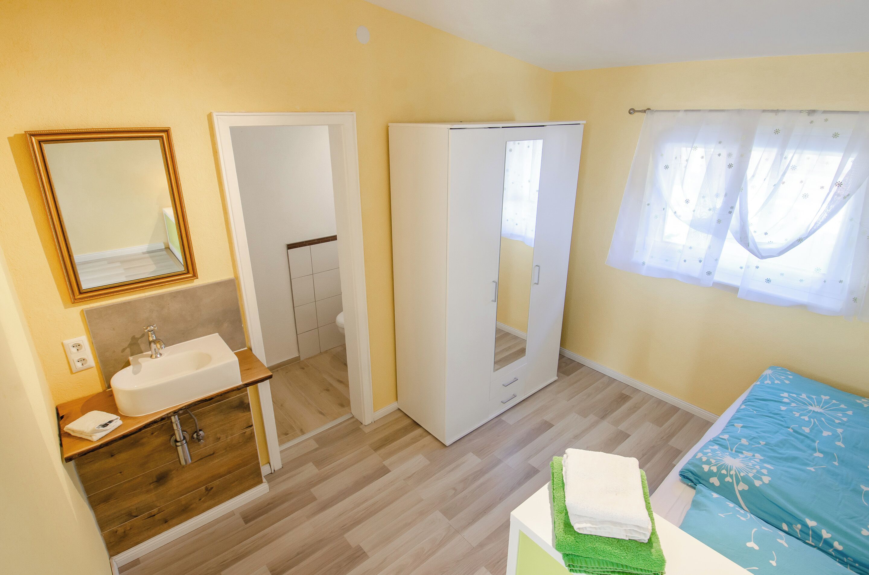 2 slaapkamers, een strijkplank/strijkijzer, gratis wifi, beddengoed