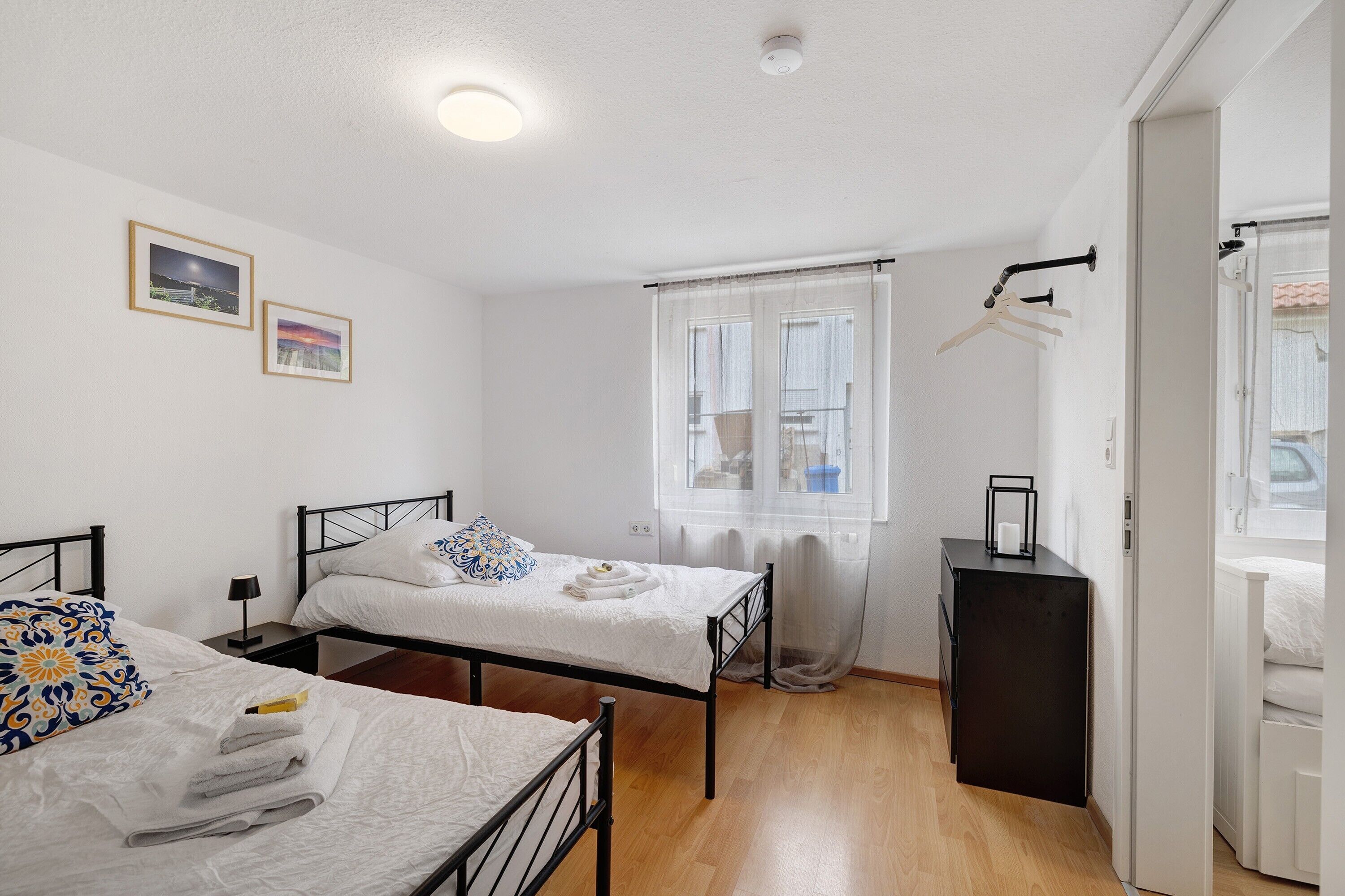 2 室のベッドルーム、WiFi (無料)、ベッドシーツ