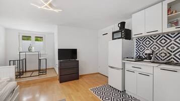 Fridge, microwave, coffee/tea maker, cookware/dishes/utensils