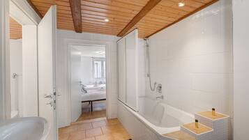 Douche, serviettes fournies