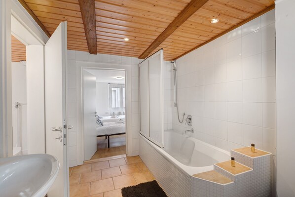 Shower, towels