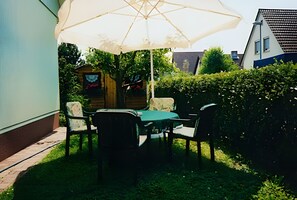 Outdoor dining - Apartment 'Wehrle' with Shared Garden and Wi-Fi (Breisach am Rhein)