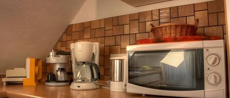 Refrigerador, microondas, lavavajillas, cafetera/tetera