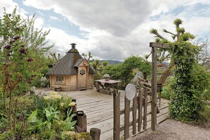 Outdoor dining - Holiday Apartment 'Scheunenglück' with Balcony and Wi-Fi (Oberkirch)