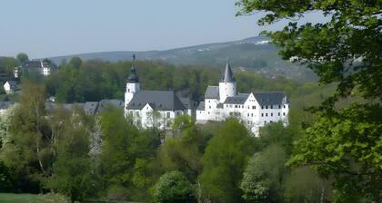 Ferienwohnung 'Böhme' mit Bergblick, privater Terrasse und Wi-Fi