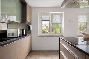 Fridge, microwave, oven, stovetop