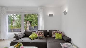 TV, fireplace, stereo