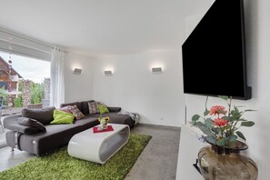 TV, lareira, aparelho de som