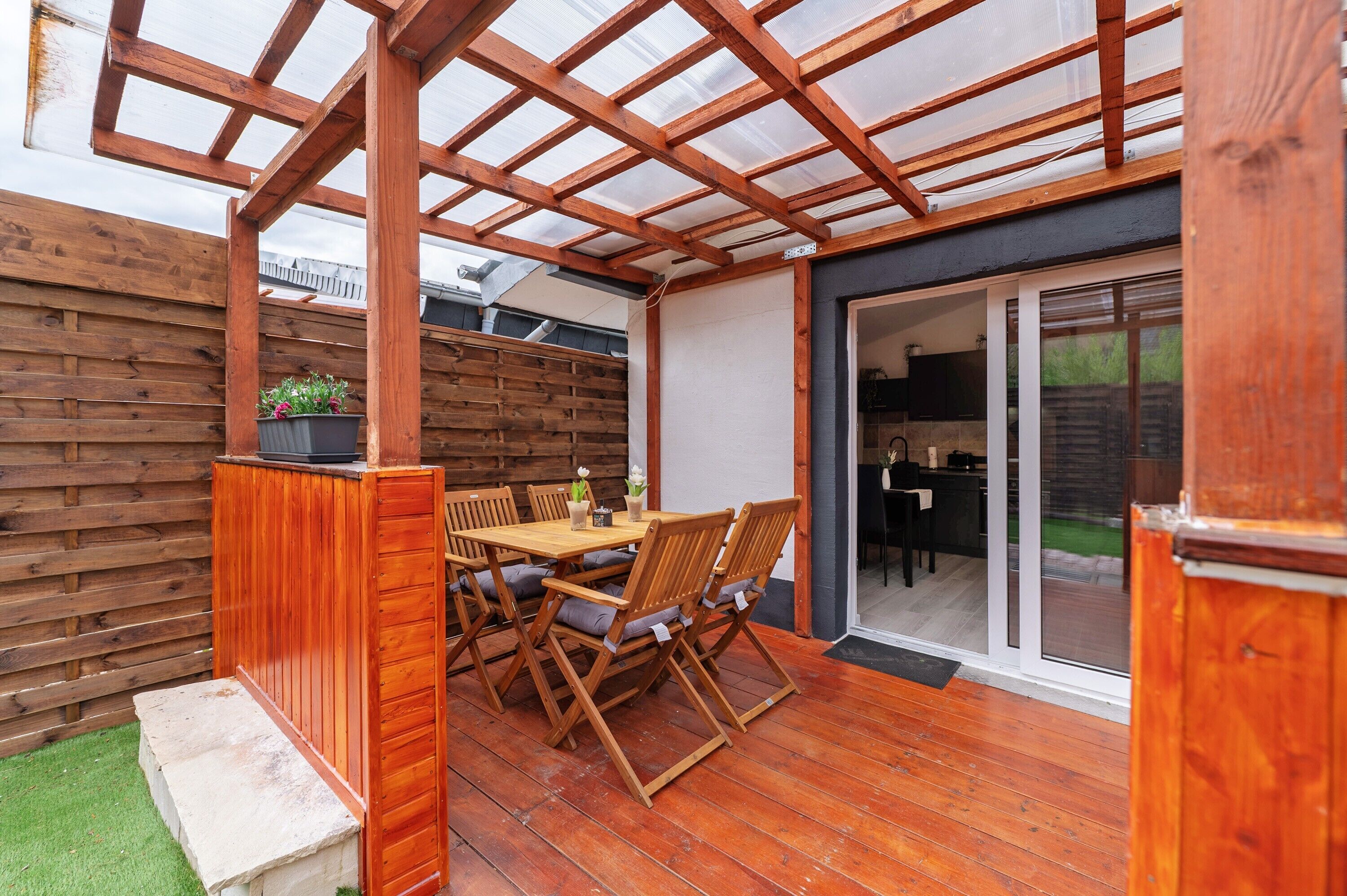 屋外ダイニングエリア