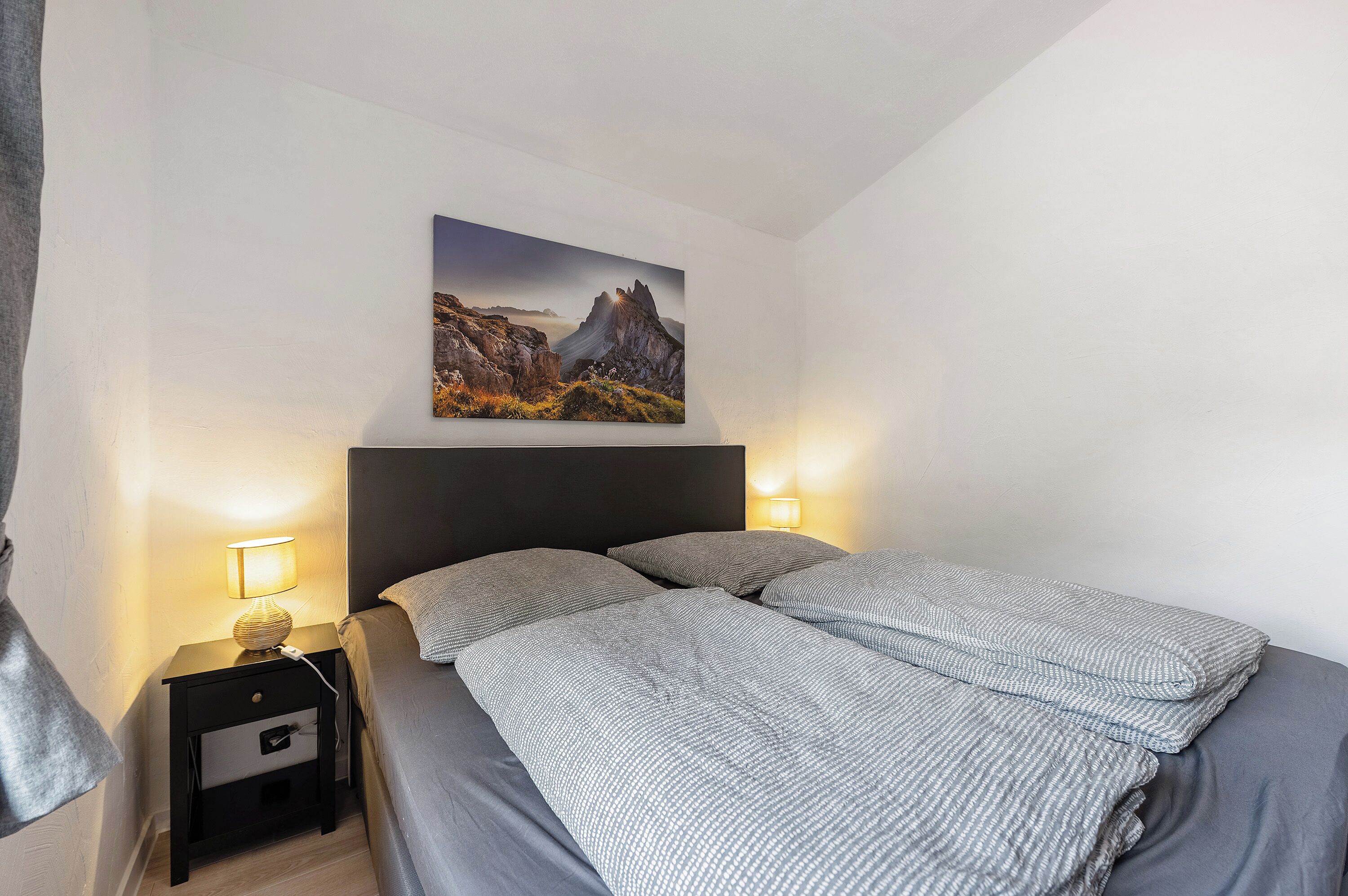 2 室のベッドルーム、WiFi (無料)、ベッドシーツ