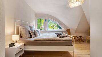 3 slaapkamers, een strijkplank/strijkijzer, gratis wifi, beddengoed